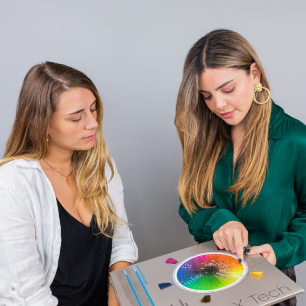 Asesoría de imagen full presencial + 2 horas de personal shopping + acompañamiento al salón + Clase de automaquillaje día y noche presencial / Johana